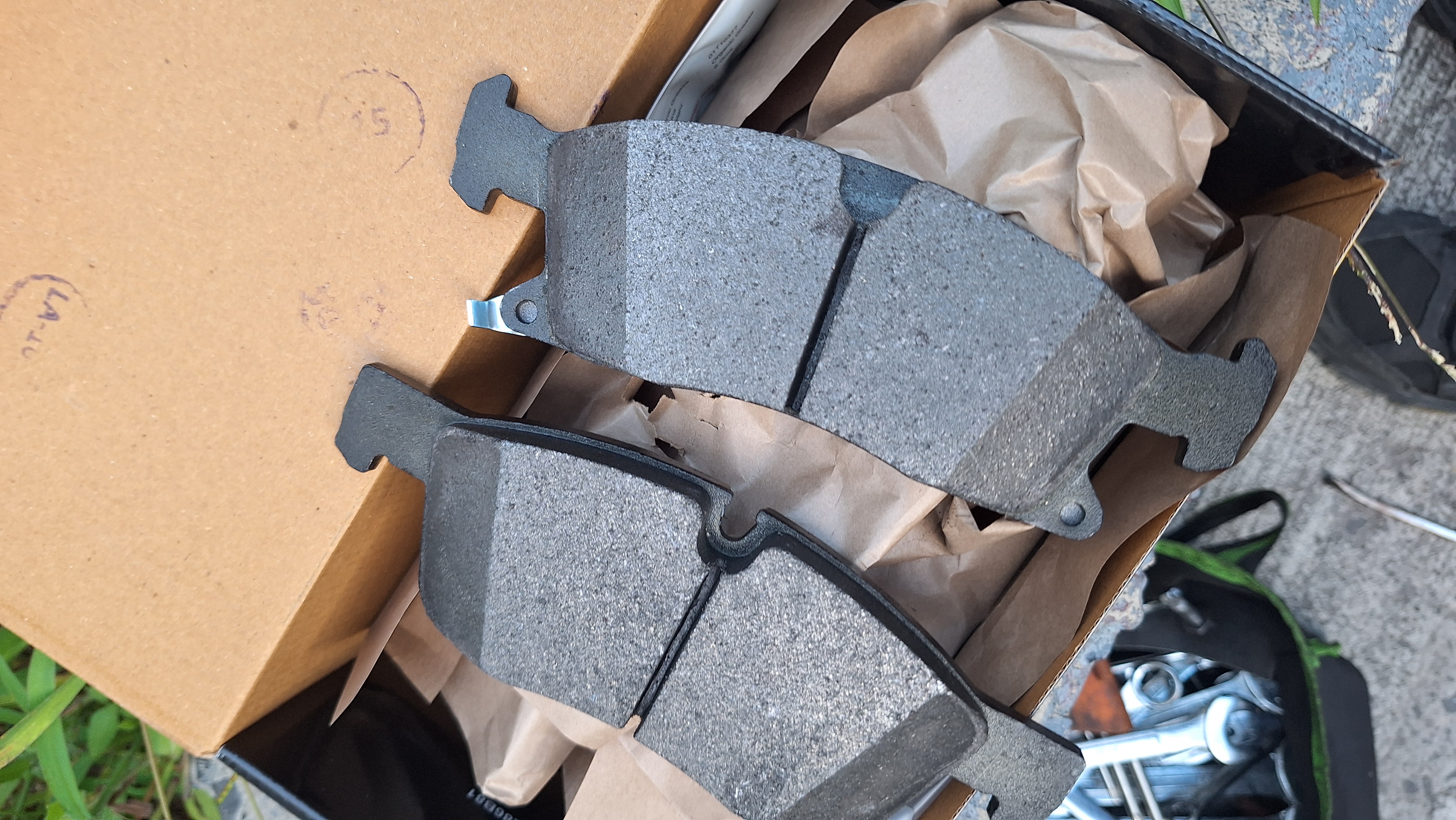 Balatas delanteras nuevas para Jeep Cherokee