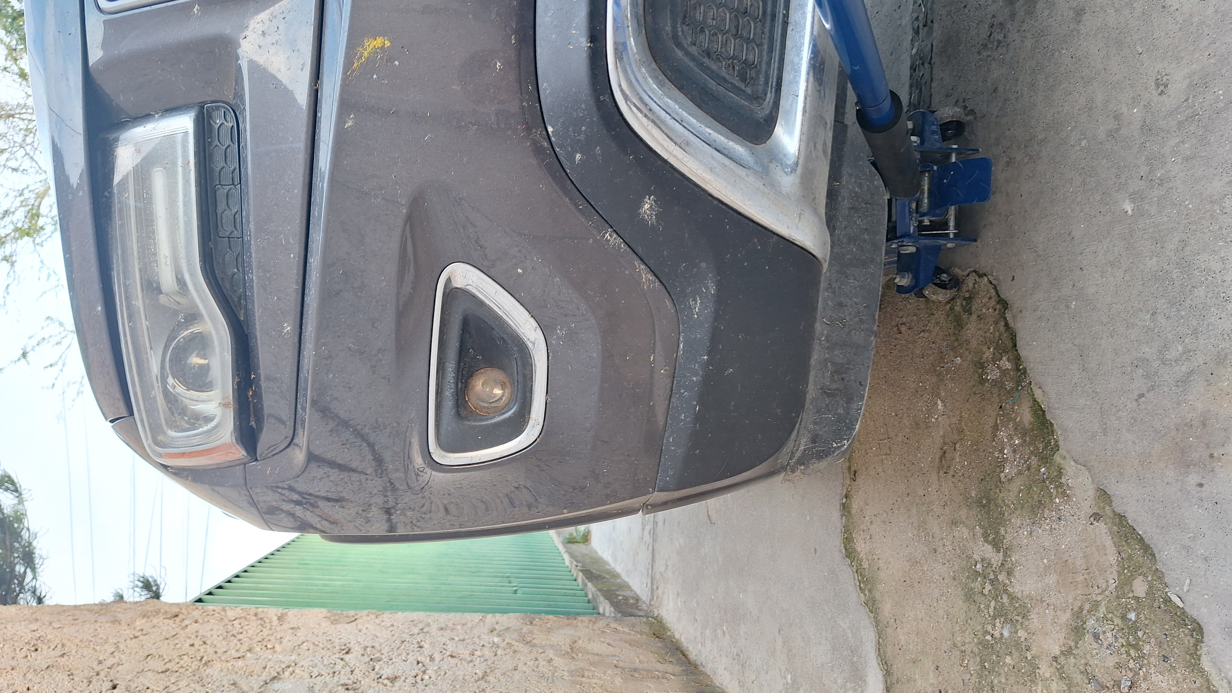 Jeep Cherokee en servicio de cambio de balatas delanteras en Guadalajara