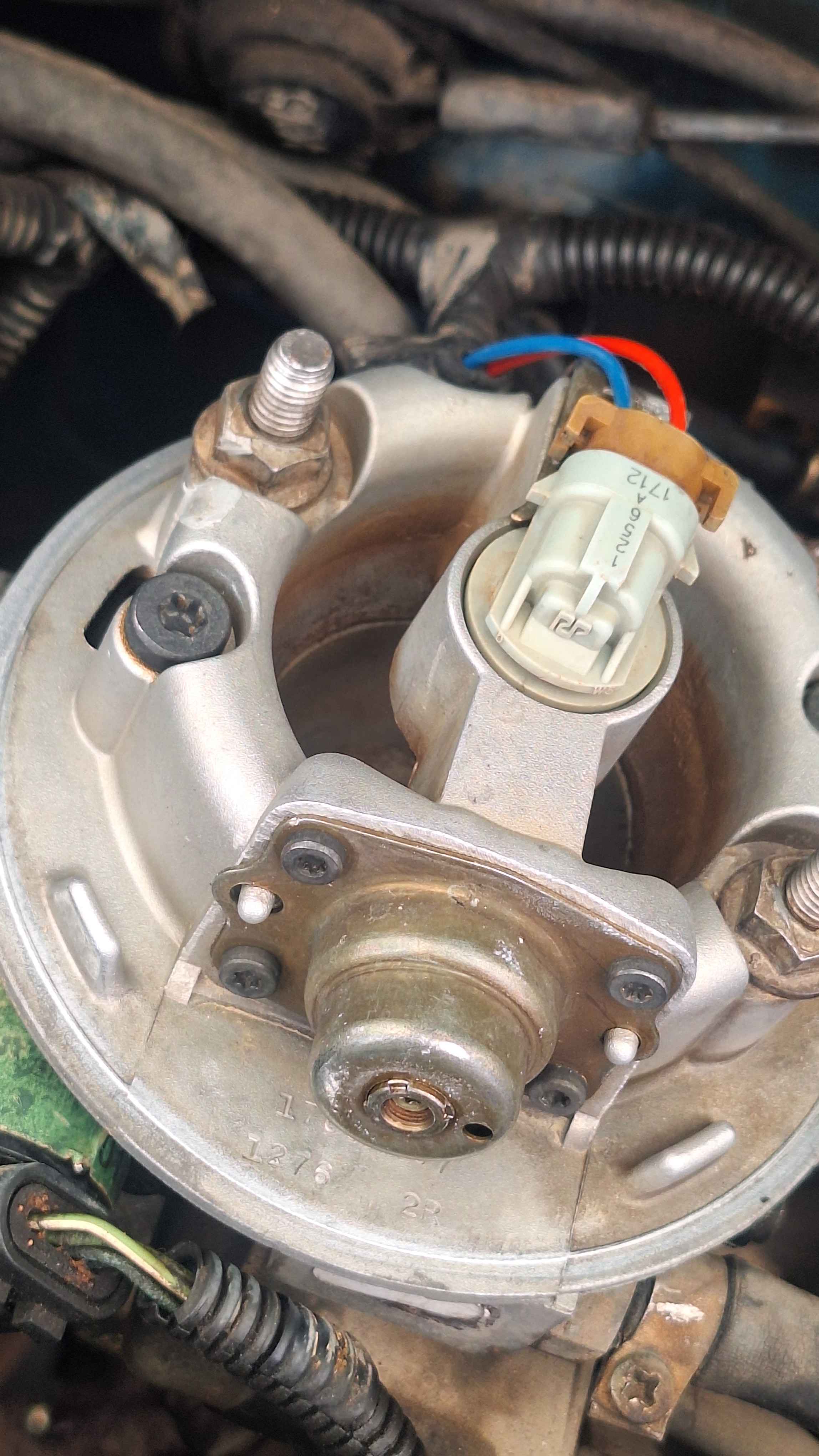 Limpieza de cuerpo de aceleración en Chevy durante afinación en Guadalajara