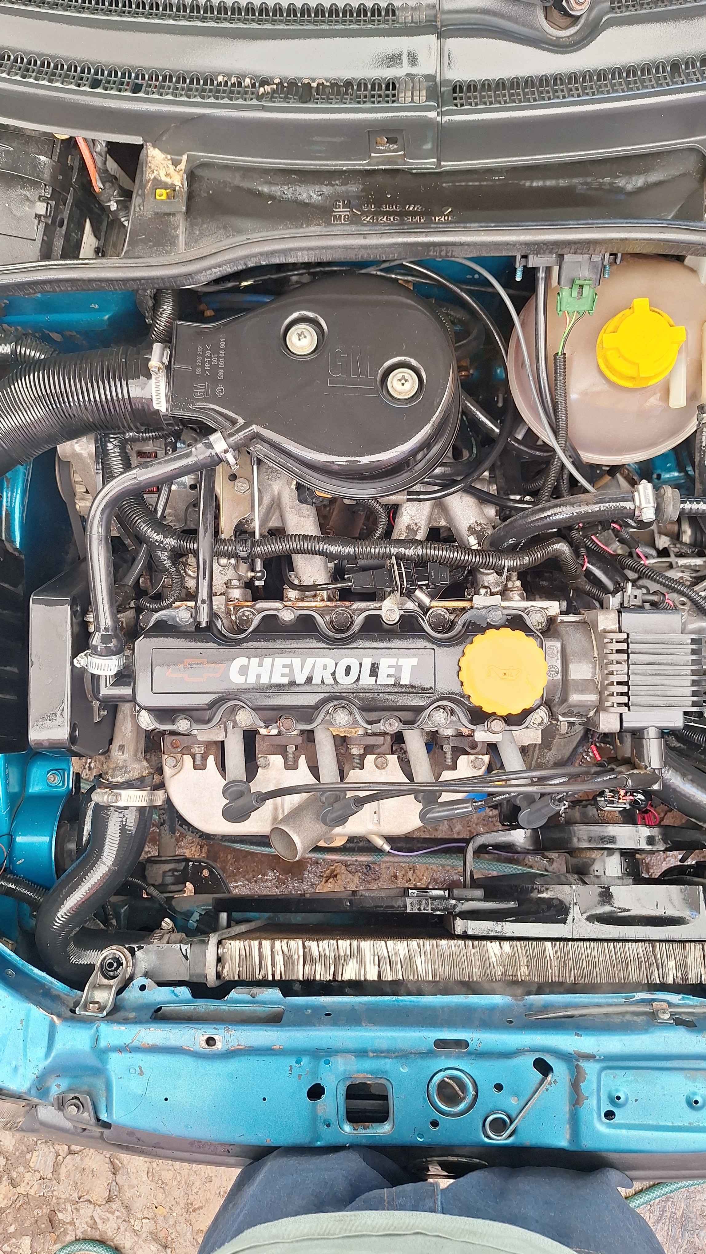 Cambio de empaque de tapa de punterías en Chevy durante servicio en Guadalajara