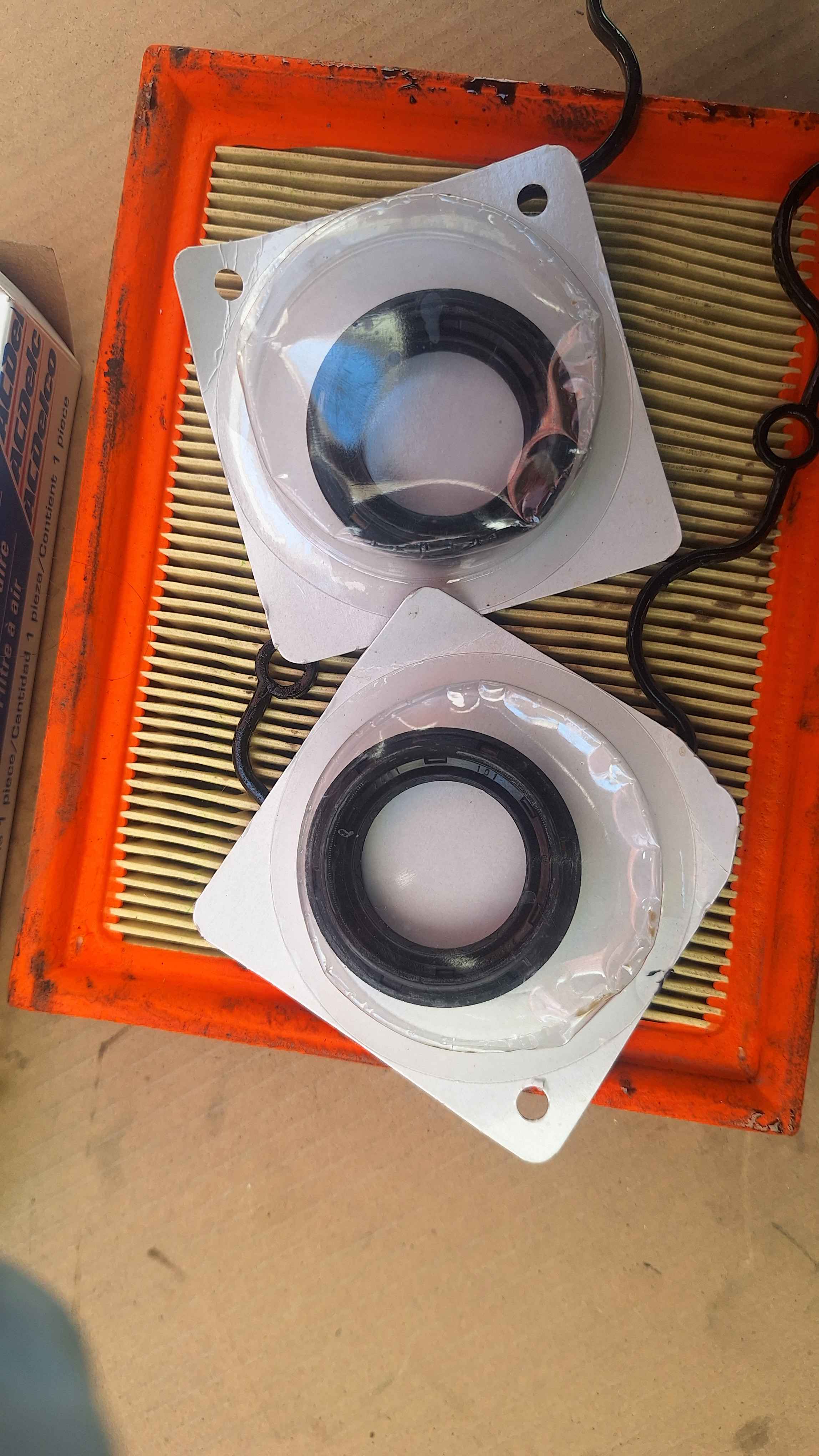 Cambio de retenes y botas lado caja en ambas flechas de Chevy en Guadalajara