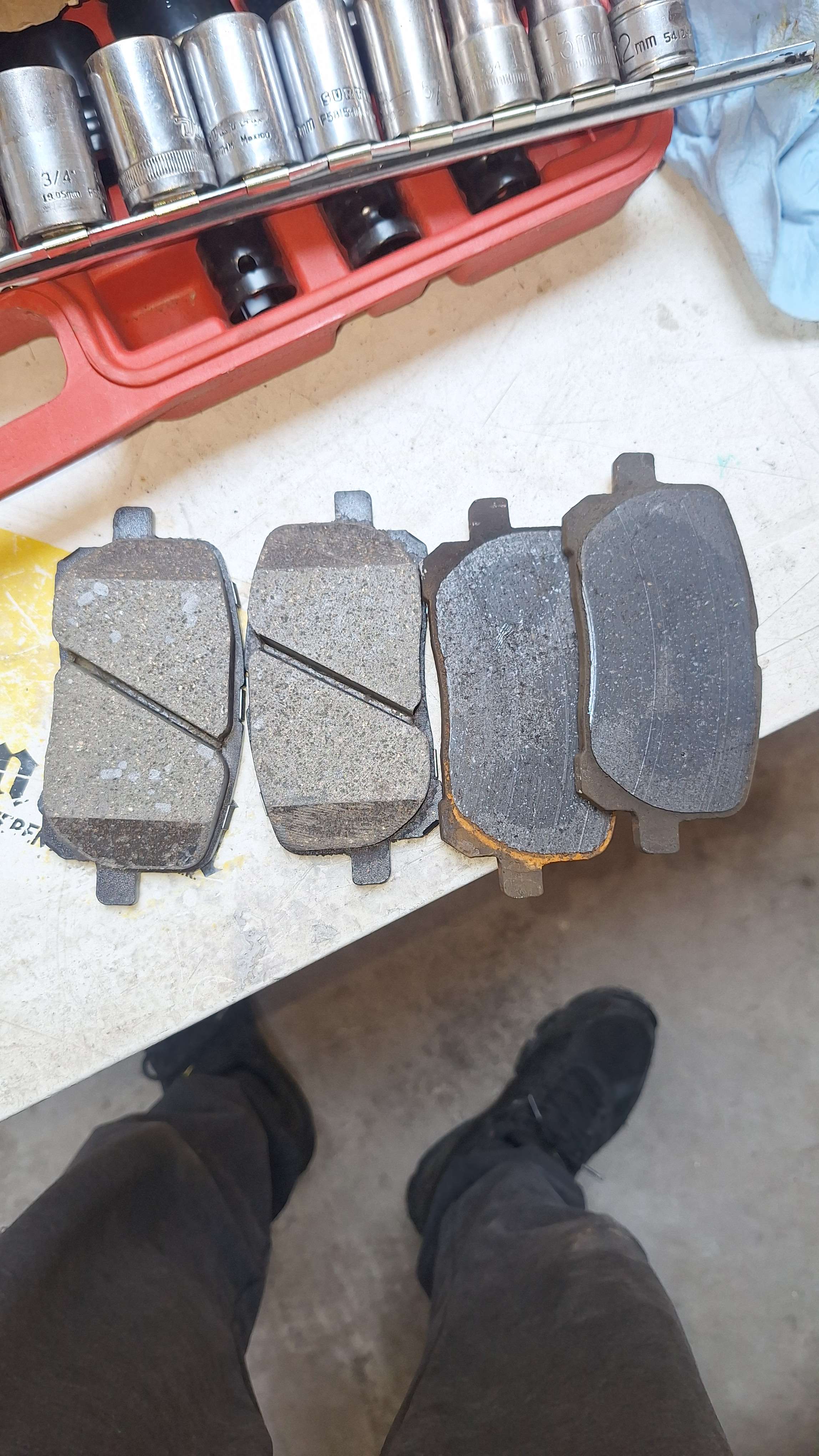 Comparaci&oacute;n de balatas usadas y nuevas para Toyota Corolla 2003