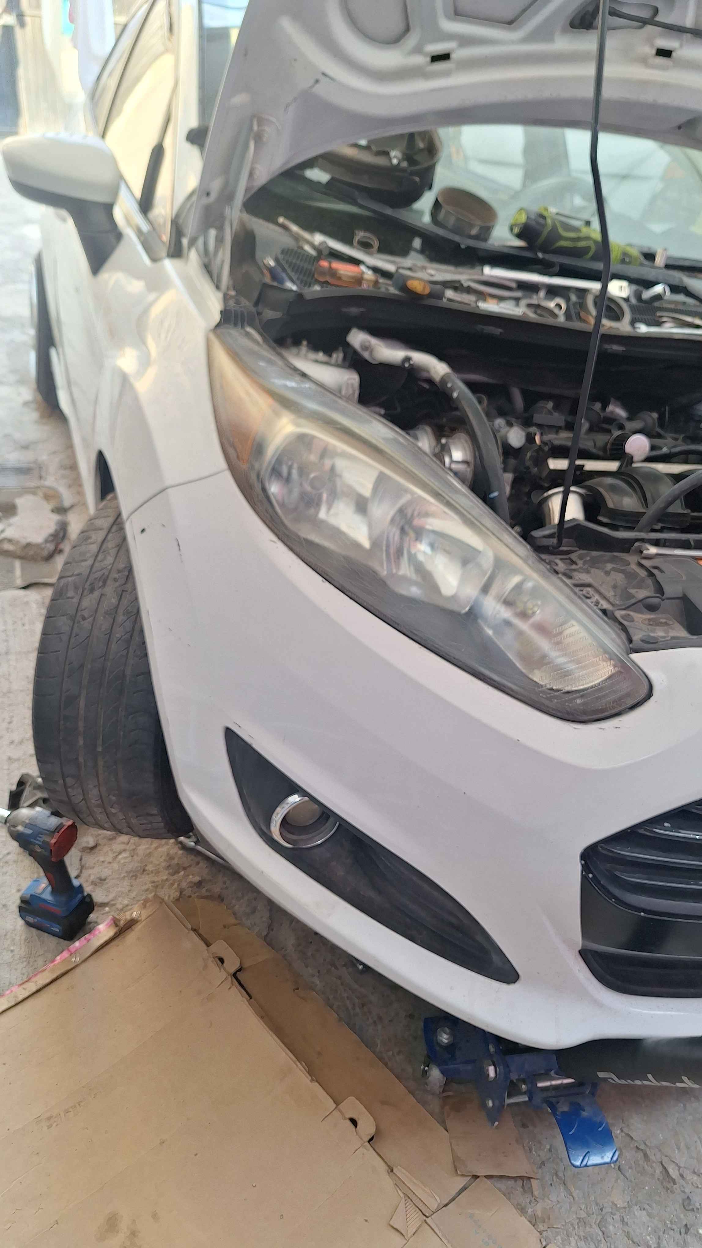Ford Fiesta en servicio de cambio de banda de distribuci&oacute;n en Guadalajara