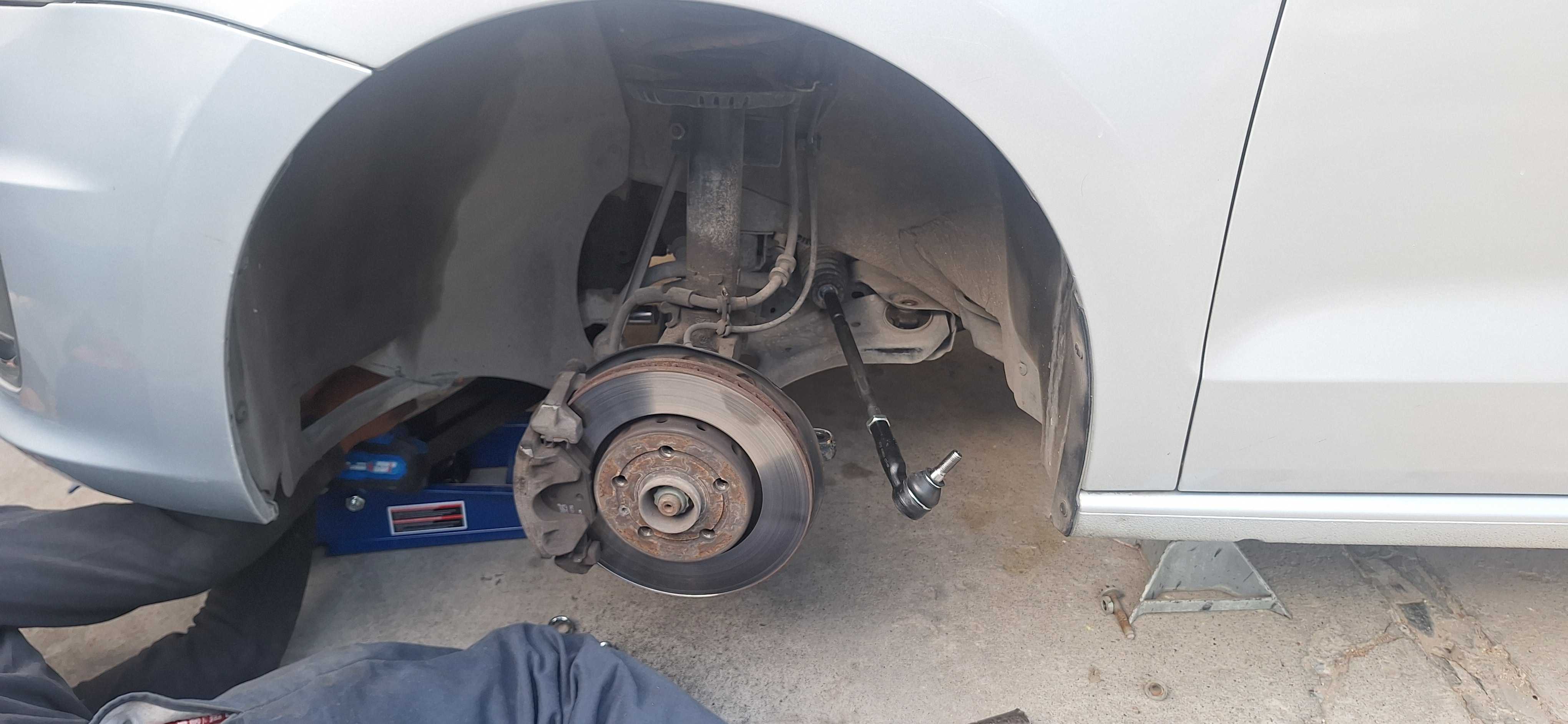 Cambio de terminales de direcci&oacute;n en Ford Fiesta en Guadalajara