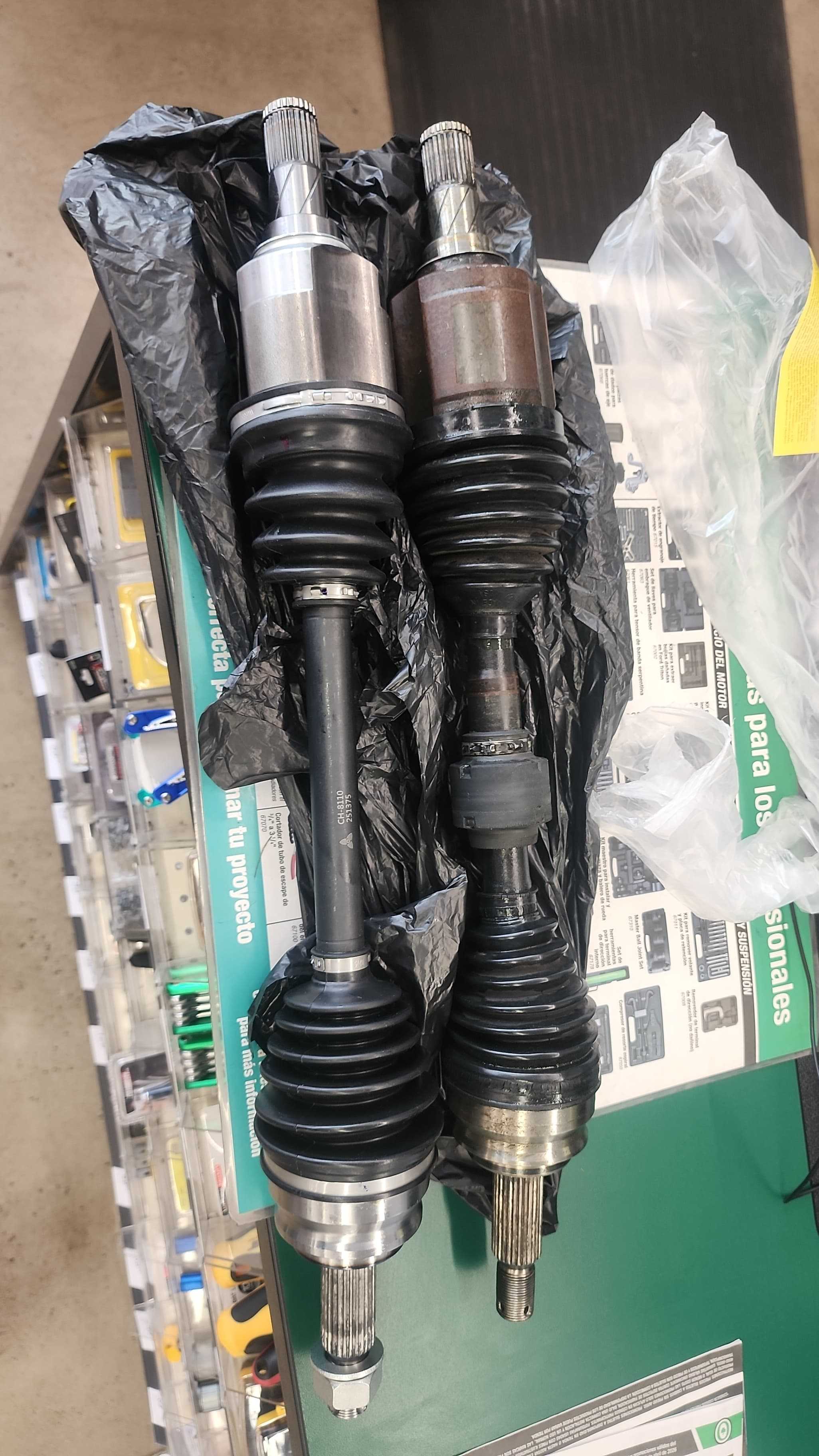 Cambio de flecha lado piloto y componente homocin&eacute;tico en Jeep Patriot 2009 en Guadalajara