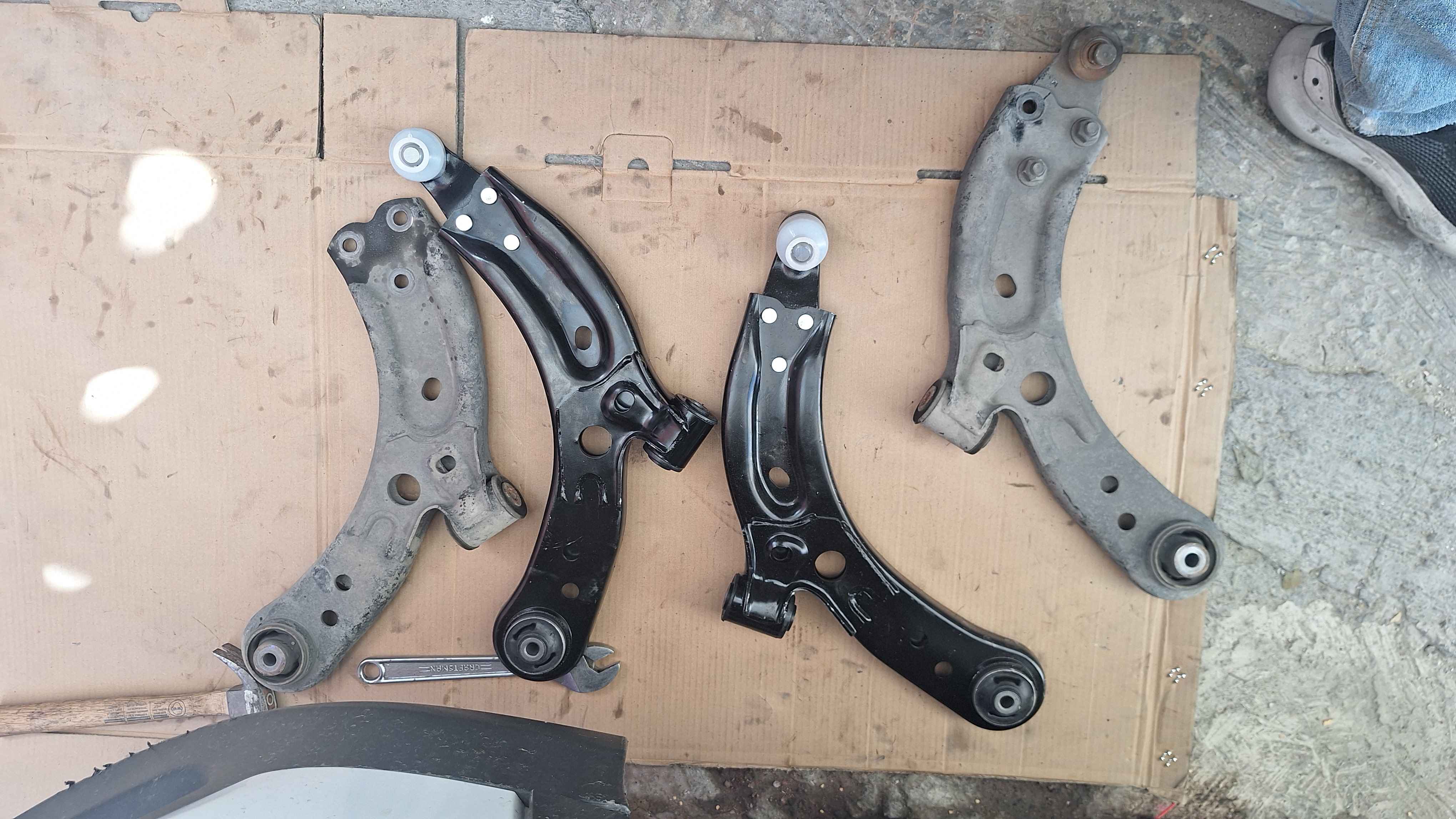 Horquillas delanteras para camioneta MG durante servicio de suspensi&oacute;n en Guadalajara