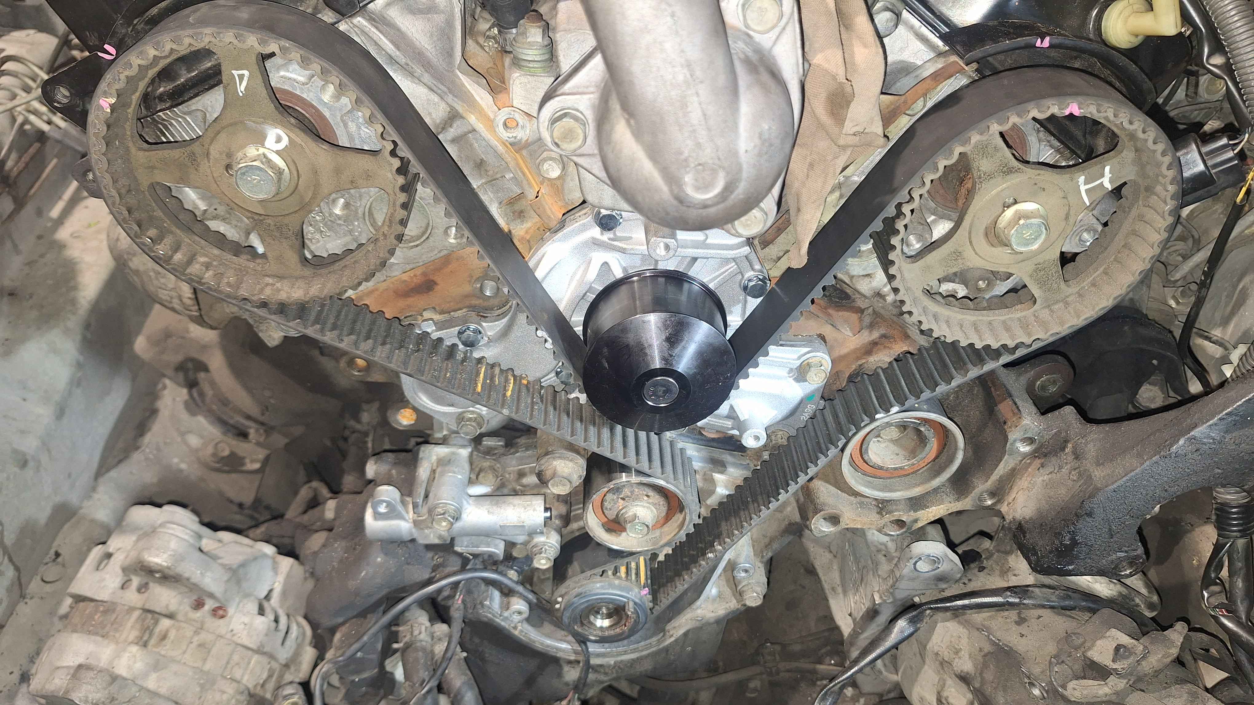 Distribuci&oacute;n armada con bomba de agua nueva en Mitsubishi Montero