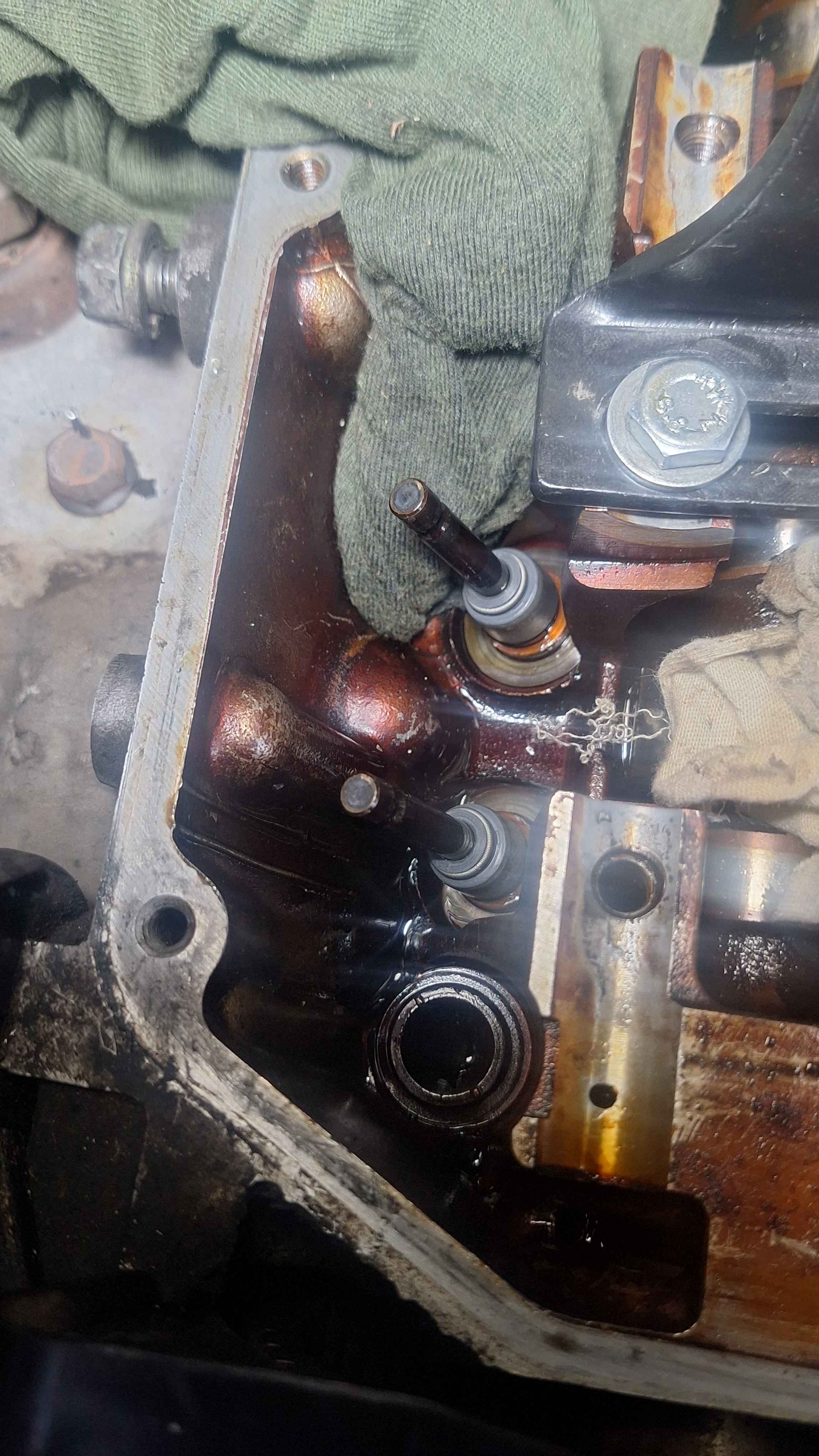 Cambio de sellos de v&aacute;lvula en Mitsubishi Montero en Guadalajara
