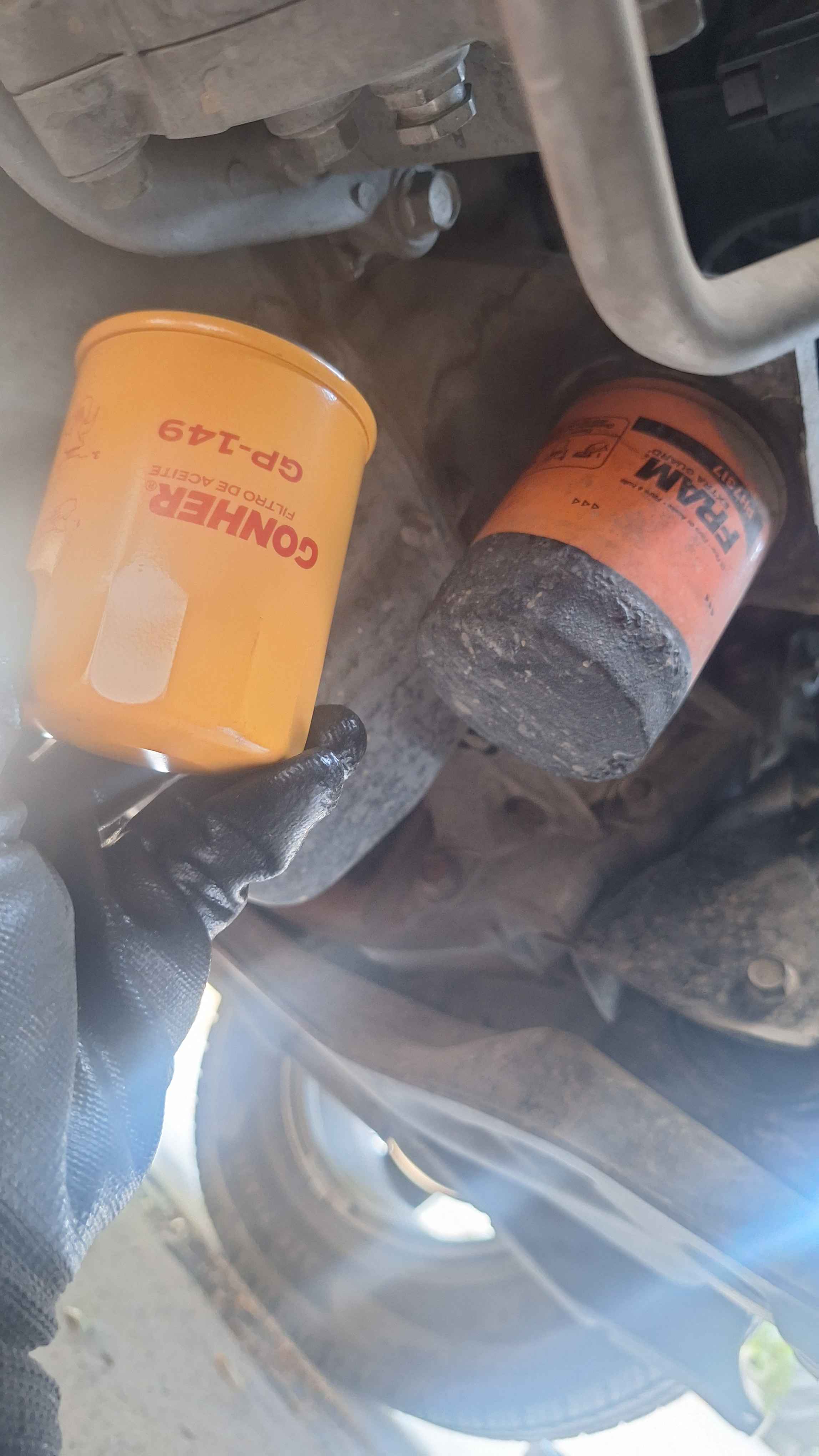 Cambio de aceite y filtro para afinaci&oacute;n de Mitsubishi Outlander 2009 en Guadalajara