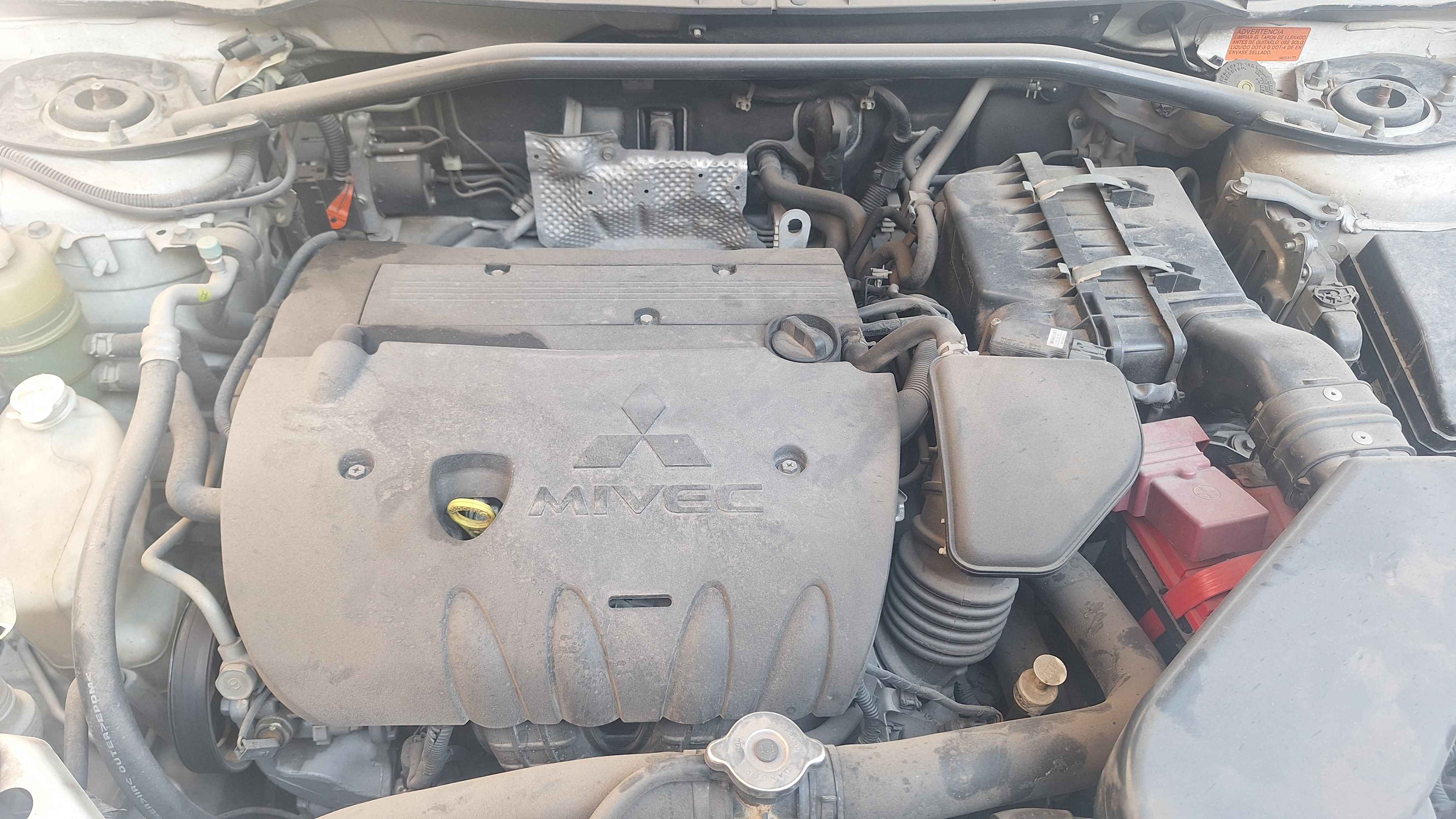 Mitsubishi Outlander 2009 en servicio de afinaci&oacute;n completa en Guadalajara