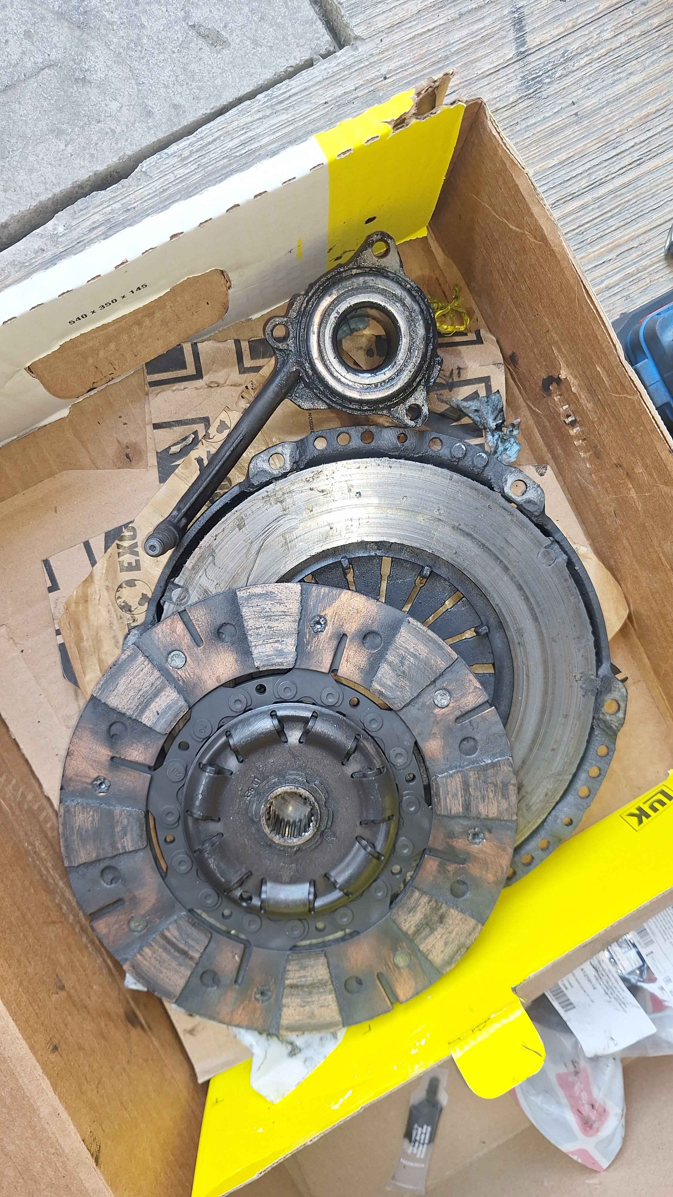 Clutch desgastado retirado de Seat Leon 2.0 Turbo en Guadalajara