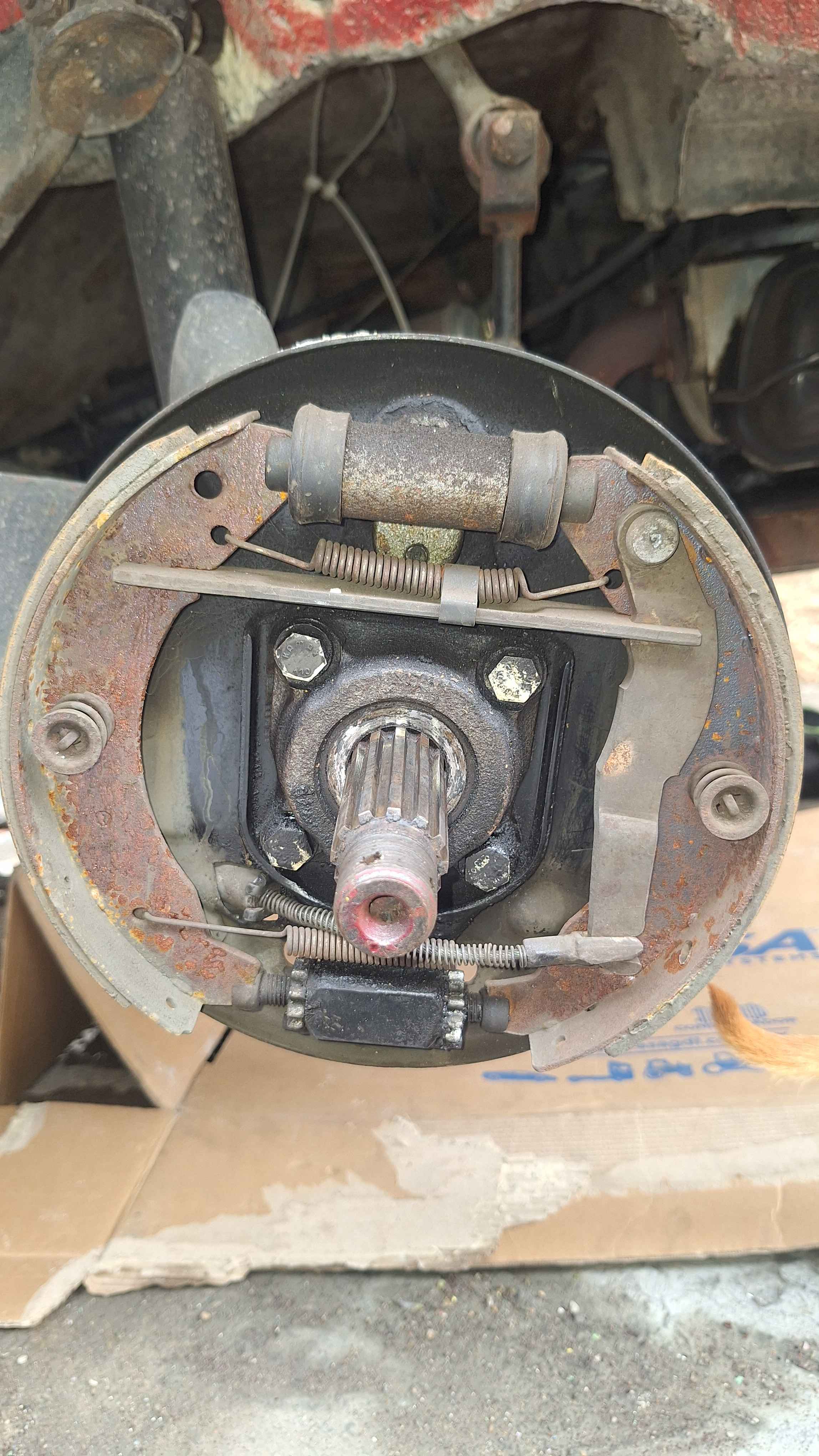 Balatas traseras y tambor usados retirados de Volkswagen Sed&aacute;n 1983