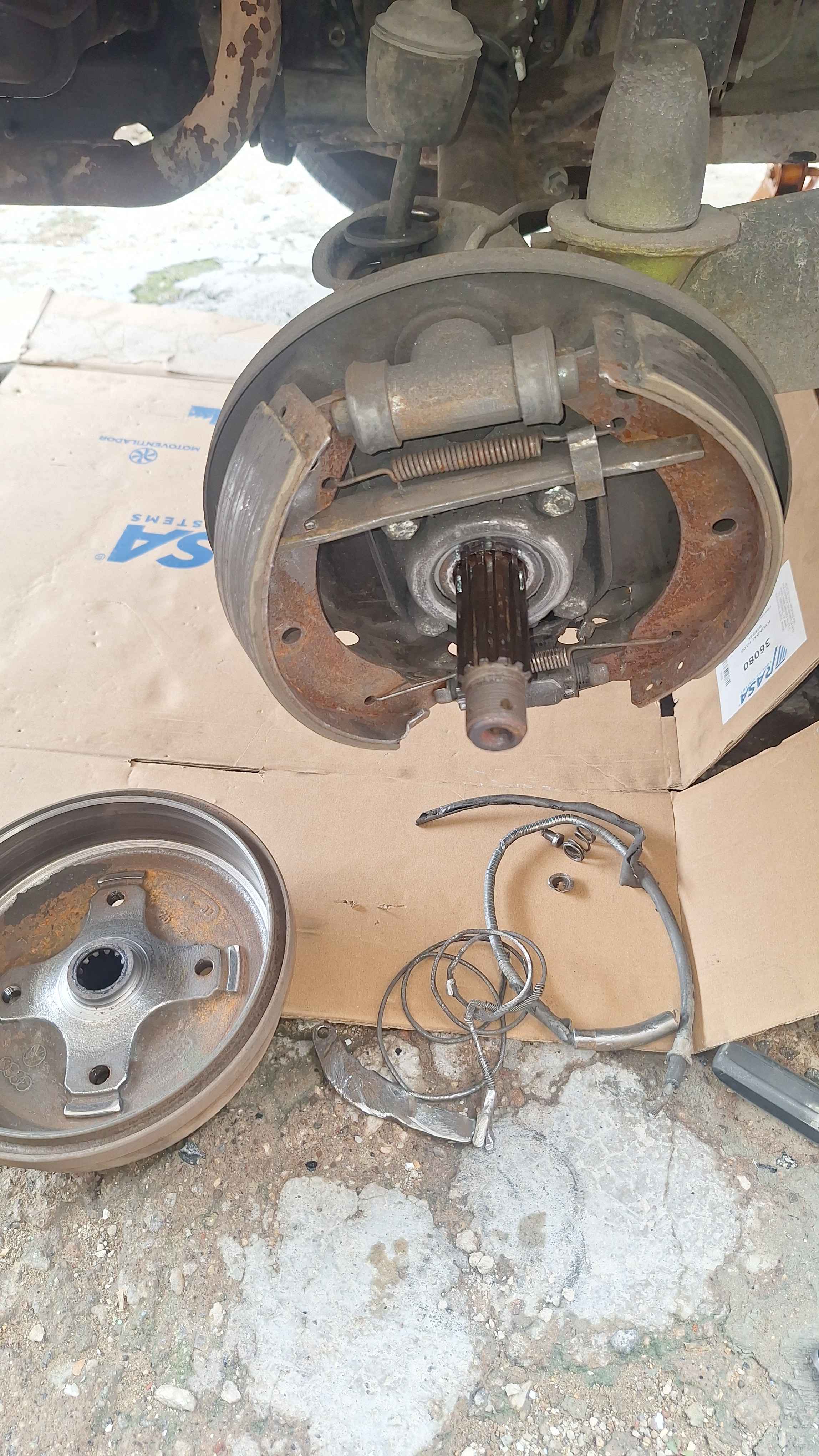 Componentes desgastados del freno trasero de Volkswagen Sed&aacute;n 1983