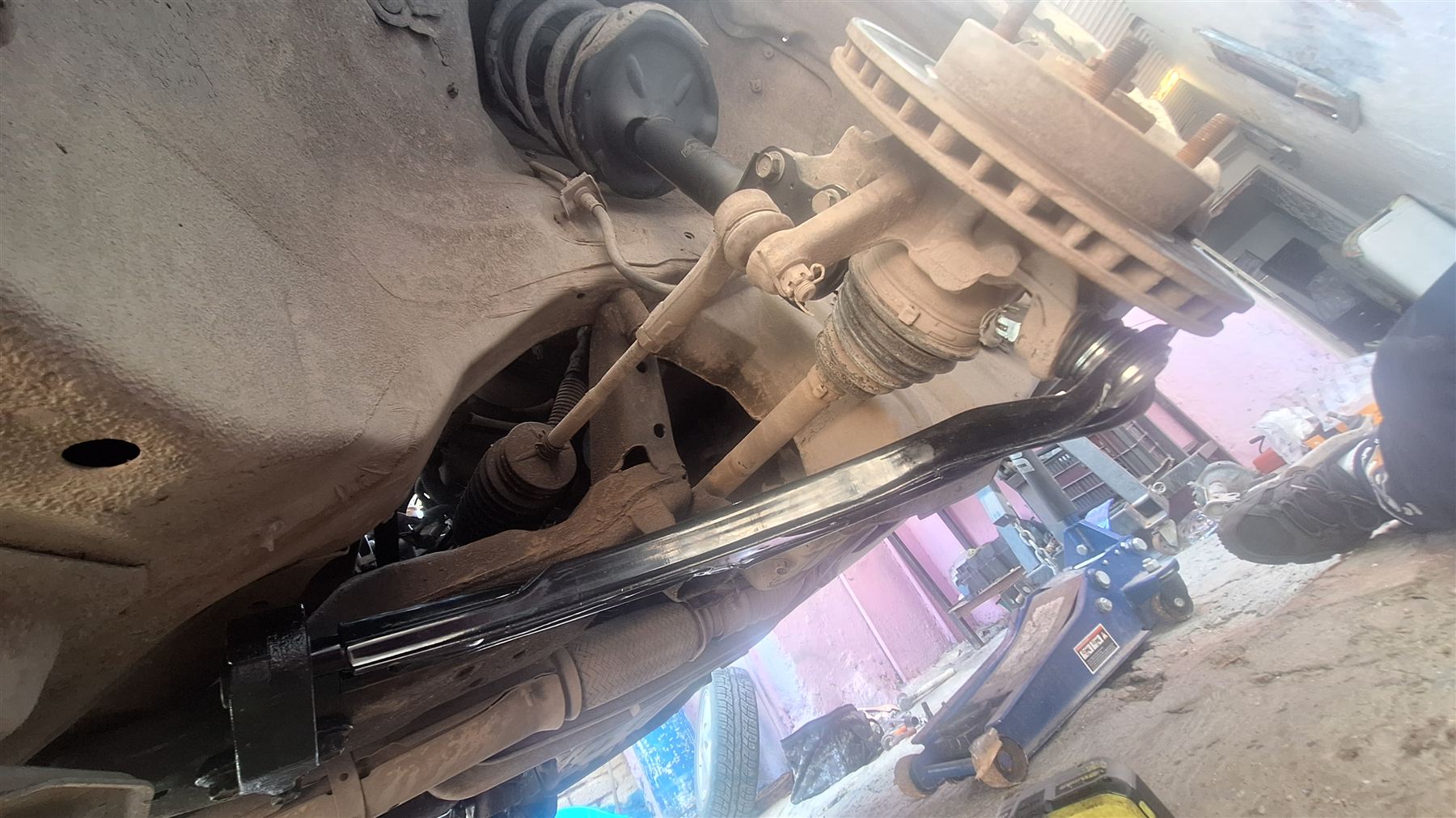 Horquilla y amortiguador del lado copiloto de Nissan Sentra 2004