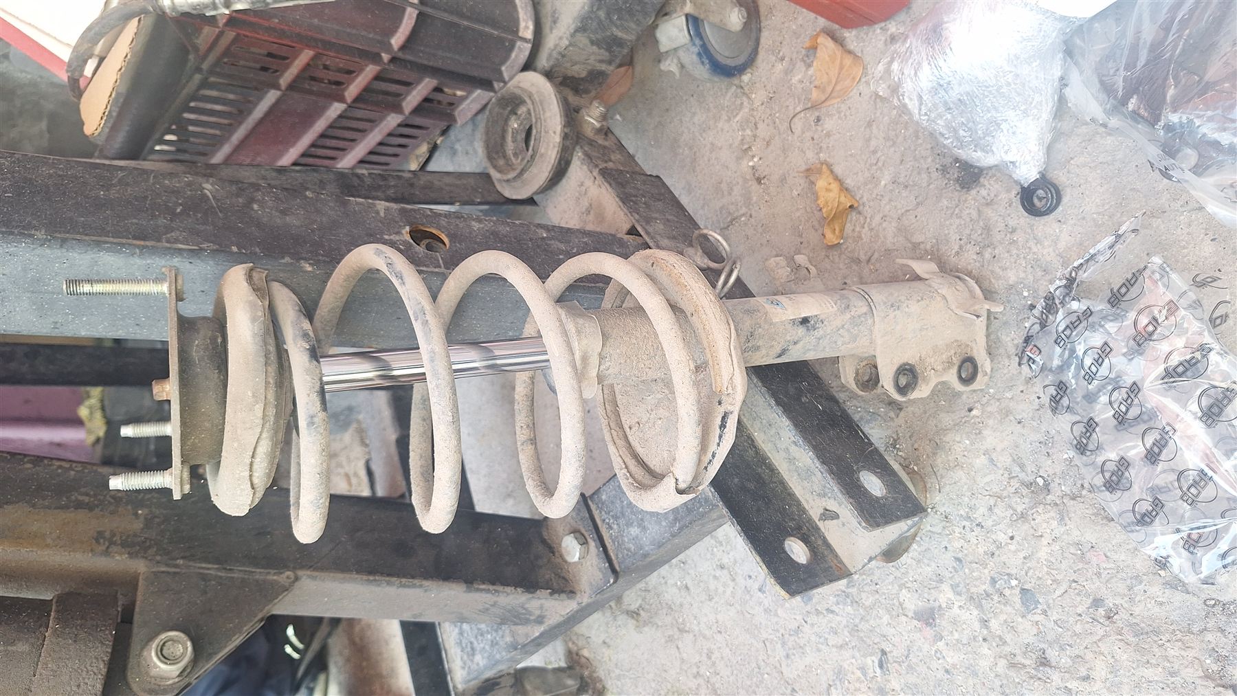 Amortiguador usado retirado de Nissan Sentra 2004