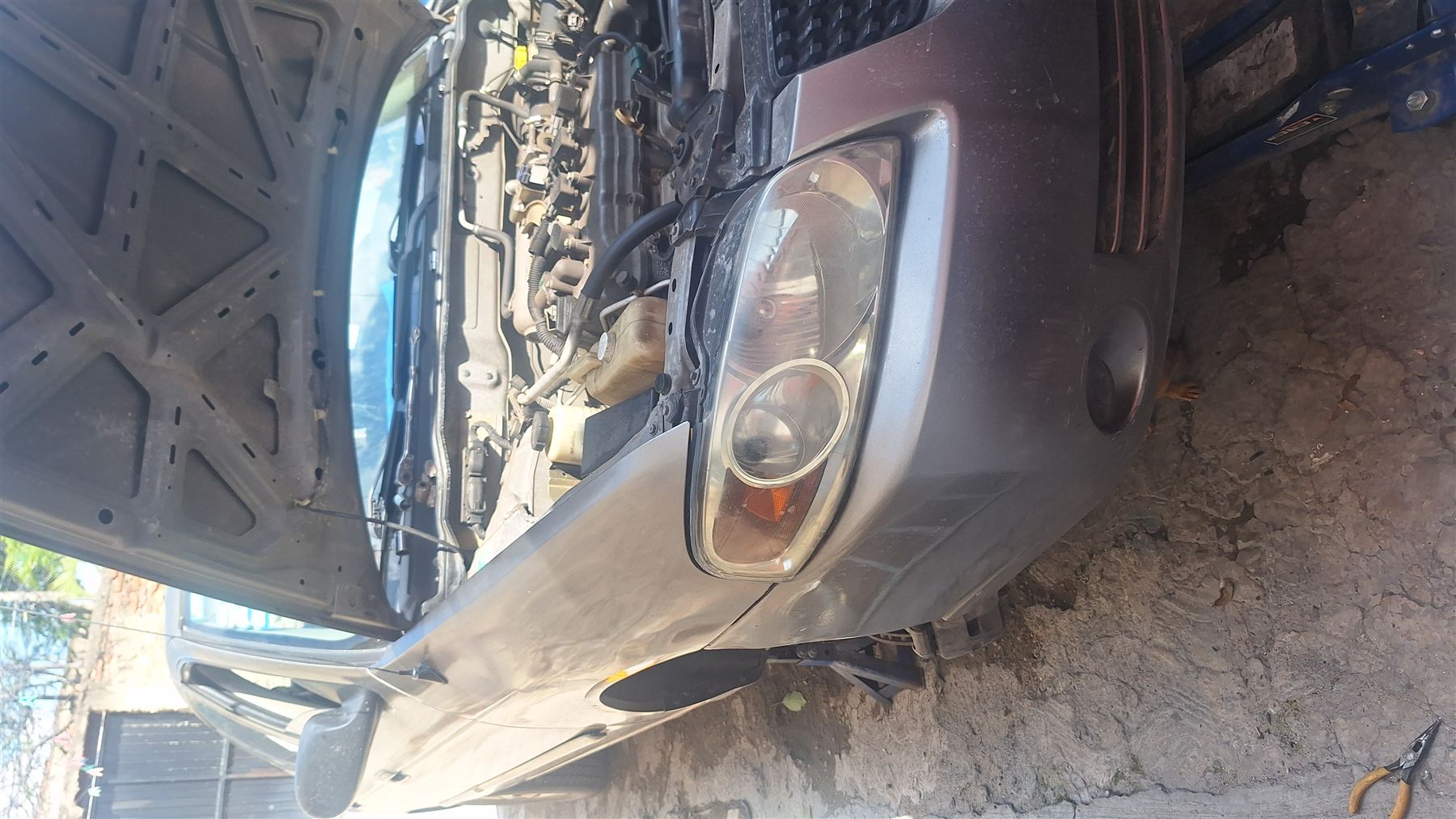 Nissan Sentra 2004 en servicio completo de suspensi&oacute;n en Guadalajara